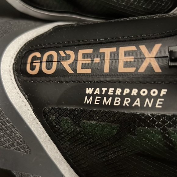 Adidas Gore-Tex Waterproof Membrane Ultraboost Shoe Men sz 10 black and green - Picture 2 of 7